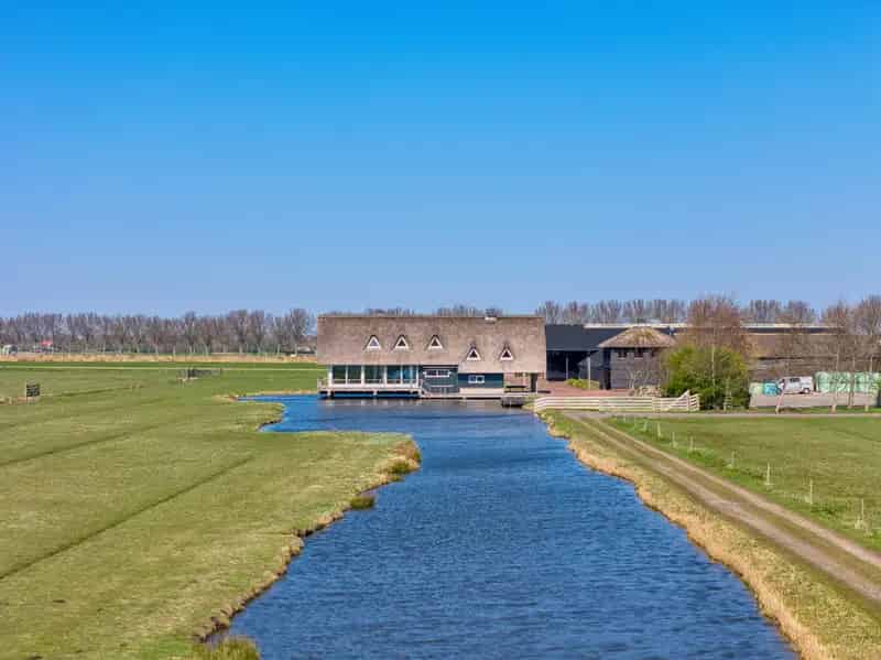 Luxe Landgoedwoning aan het Water