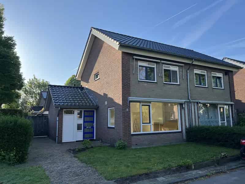 Eengezinswoning 3 slaapkamers tuin renovatie medio juni