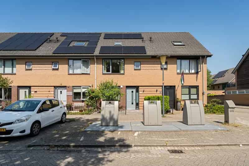 5-kamer Eengezinswoning Oosterheem  Ruime Woonkamer Moderne Keuken
