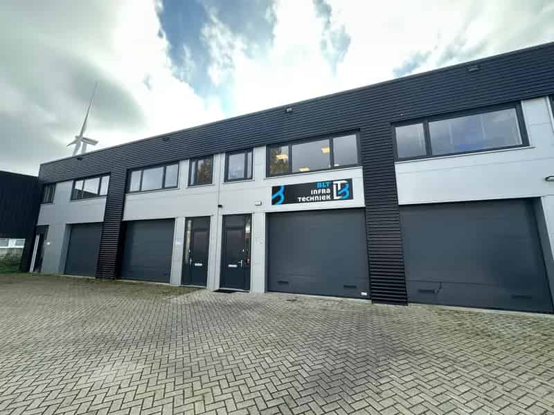 Bedrijfshal Zoetermeer te Koop 86m2 begane grond 86m2 verdieping