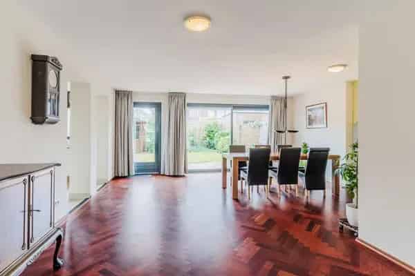 5 Slaapkamers 2 Badkamers Ruime Twee Onder Een Kapwoning