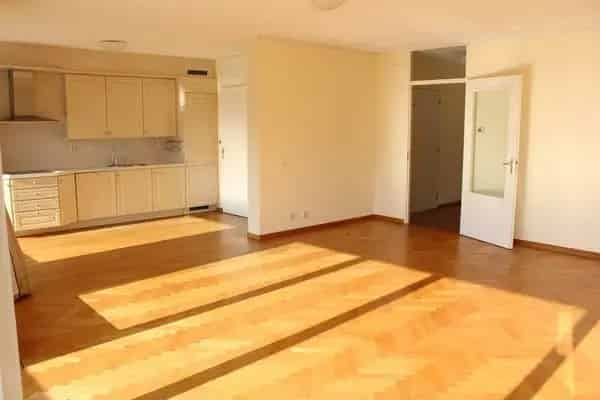 Zonnig Appartement met Balkon en Parkeerplaats Den Haag