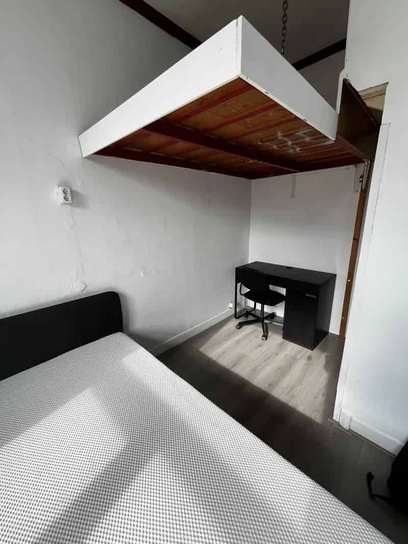 Room for sublet right next to the delft station!