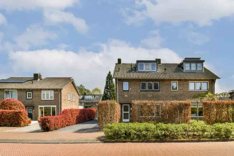 Ruime 2-onder-1-kapwoning Laren 180m2 4 slaapkamers grote tuin