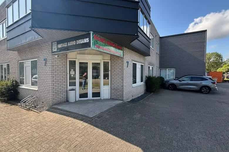 15 - 150 m2 bedrijfsruimte te huur in Almere