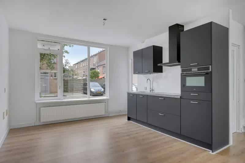 Huis te koop Purmerend: 3 slaapkamers, moderne keuken, diepe tuin