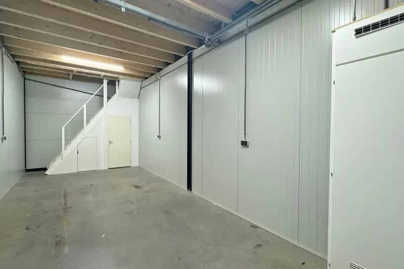 Bedrijfshal te Koop Groningen Eemspoort 74m2