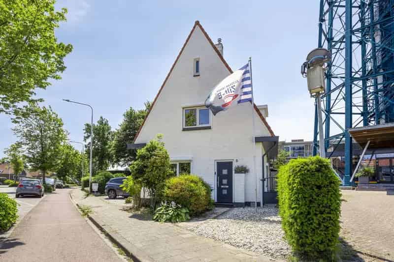 Vrijstaande woning met B&B en loods te Goes