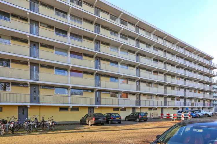 Ruim appartement nabij Winkelcentrum Hoge Vucht