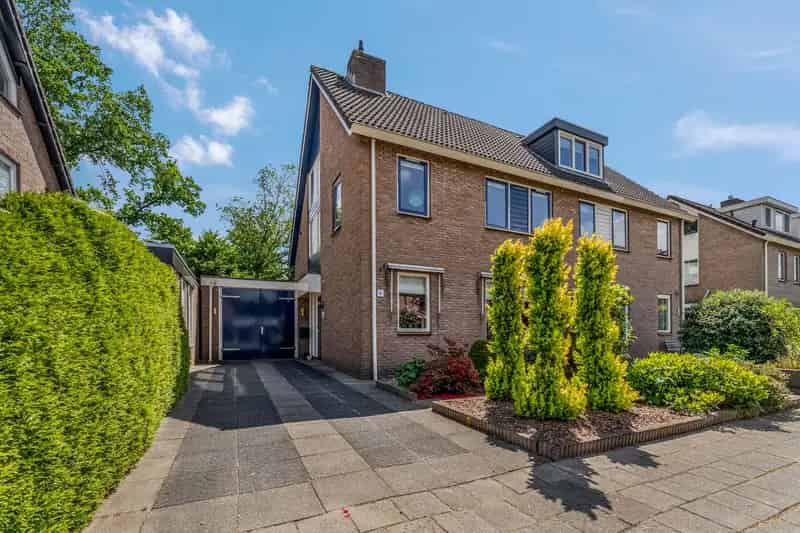 Ruime Tweekapper Nijkerk 3-5 Slaapkamers Grote Garage Zonnepanelen