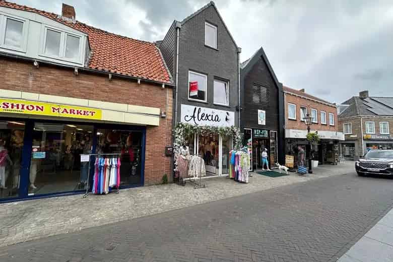 235m2 Winkelruimte met Appartement te Sluis