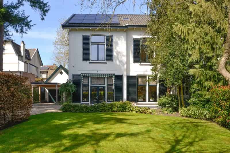 Familievriendelijke tweekapper Baarn - 5 slaapkamers - Grote tuin