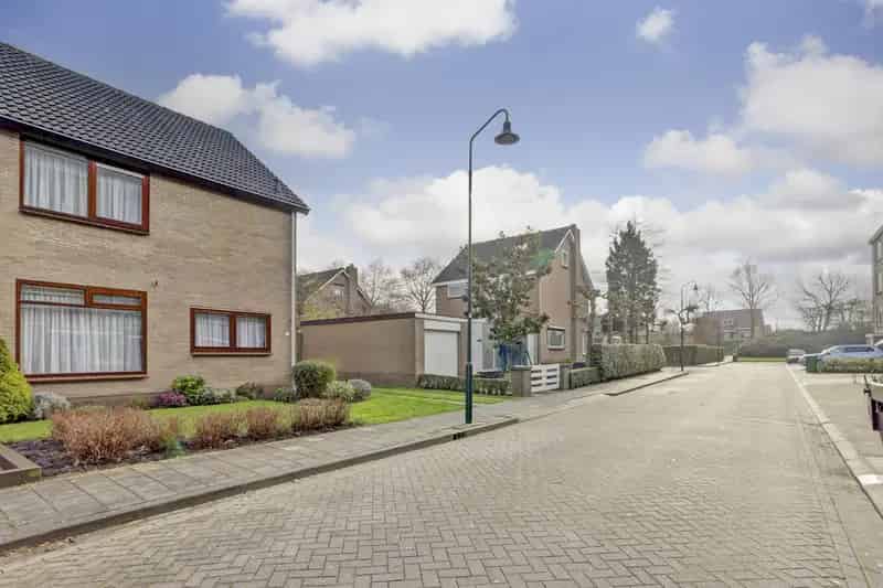 Ruime Tweekapper 4 Slaapkamers Garage Zierikzee