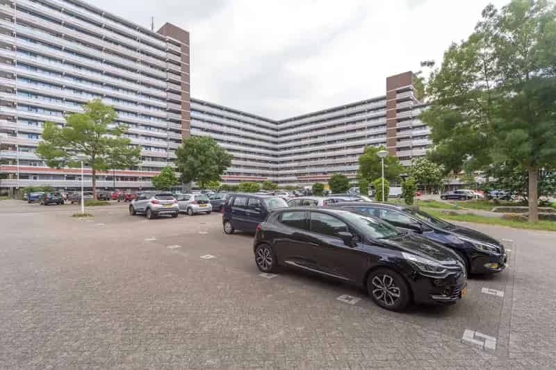 Fonteinbos 194 Grote flat 6e etage Balkon 1-2 slaapkamers