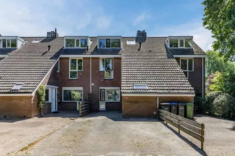Ruime gezinswoning 5 slaapkamers Huizen