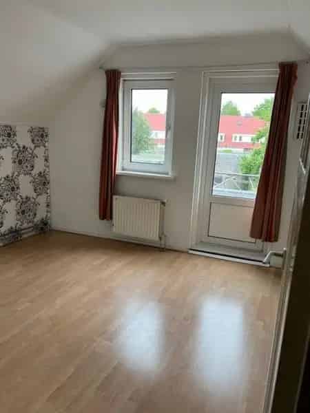 TE HUUR: Ruime 3 Slaapkamers Vrijstaande Woning Almelo