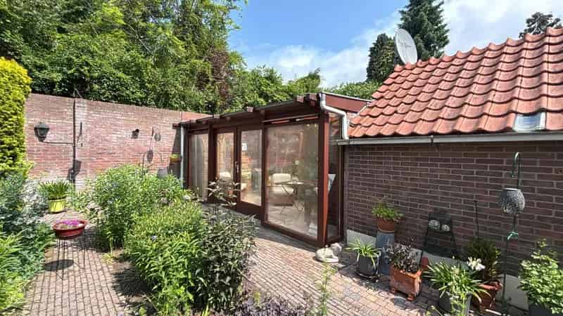 2-onder-1 Kapwoning nabij Bushalte en Snelweg