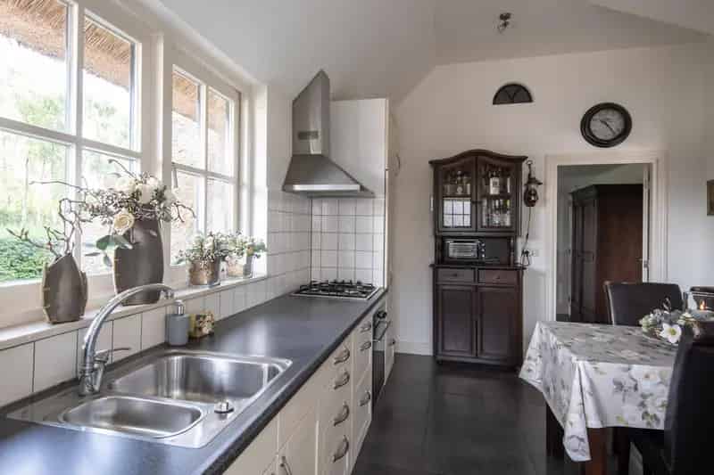 Woonboerderij Putten: Landelijke rust met multifunctionele bijgebouwen
