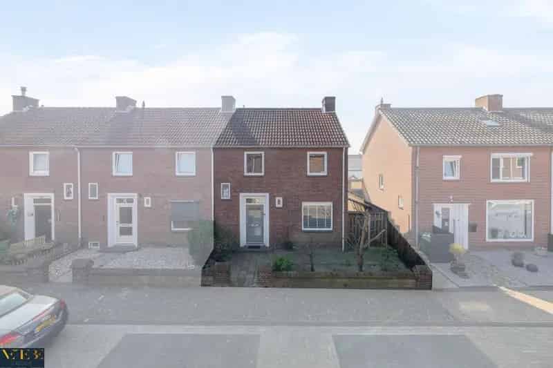 Tegelen Hoekwoning 4 slaapkamers Grote tuin Nabij Centrum