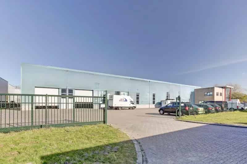 Bedrijfshal te huur Zeewolde 2070m² Kantoor 263m²