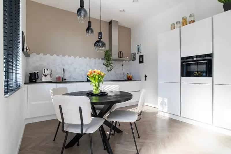 Te Koop: Moderne 2-laagse Benedenwoning Laan op Zuid