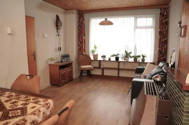 Tussenwoning Oostburg 3 slaapkamers tuin 1957 renovatie