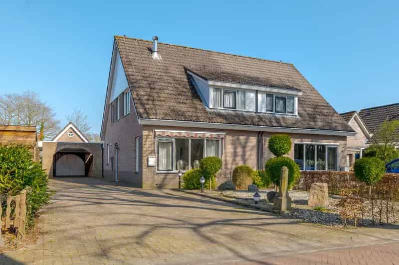 Ruime Tweekapper Schoonoord 3 slaapkamers Garage Carport