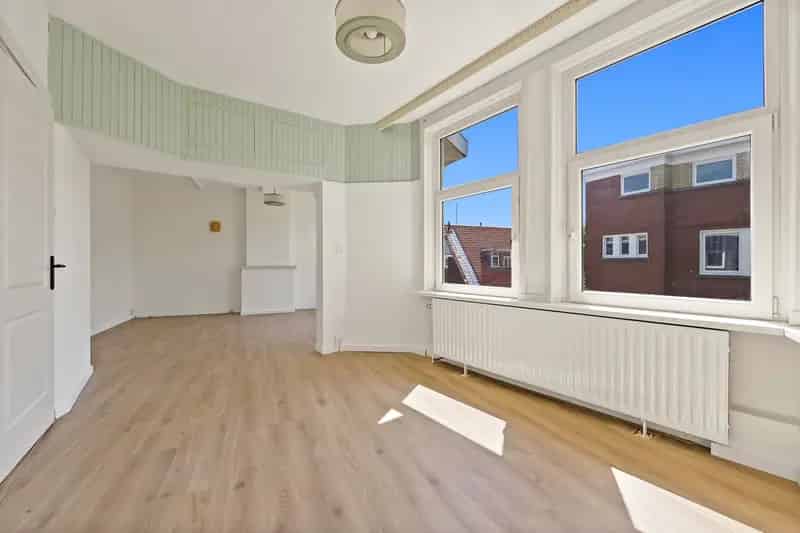 Appartement te koop Den Haag 87m2 gerenoveerd 2 balkons
