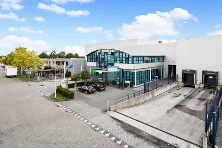 806 m2 Kantoor & 4191 m2 Bedrijfsruimte te Huur Roosendaal