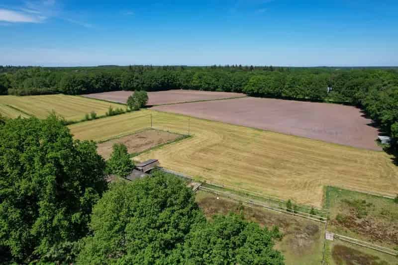 Woonboerderij met 73 hectare en paardenstallen te koop