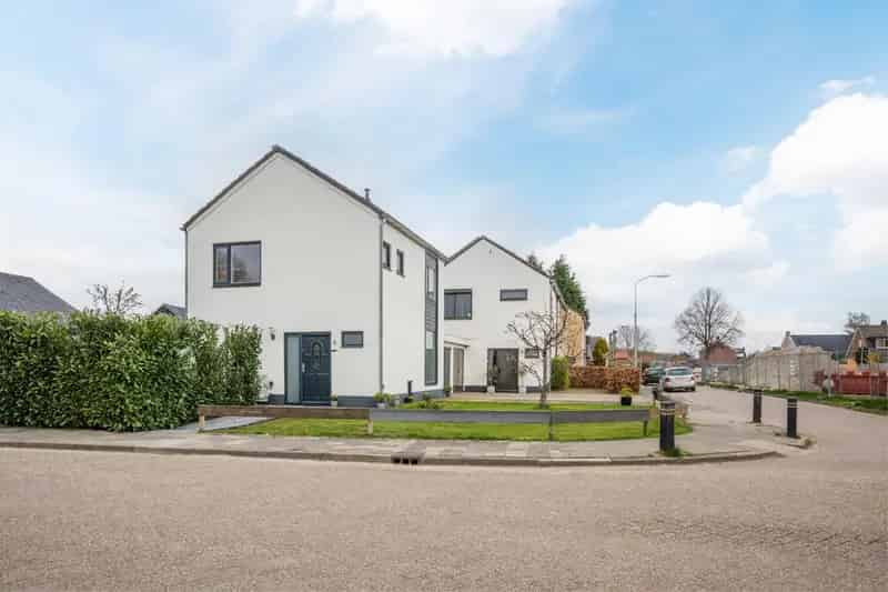 Huis te koop Zetten: Instapklare woning met 3 slaapkamers, garage en tuin