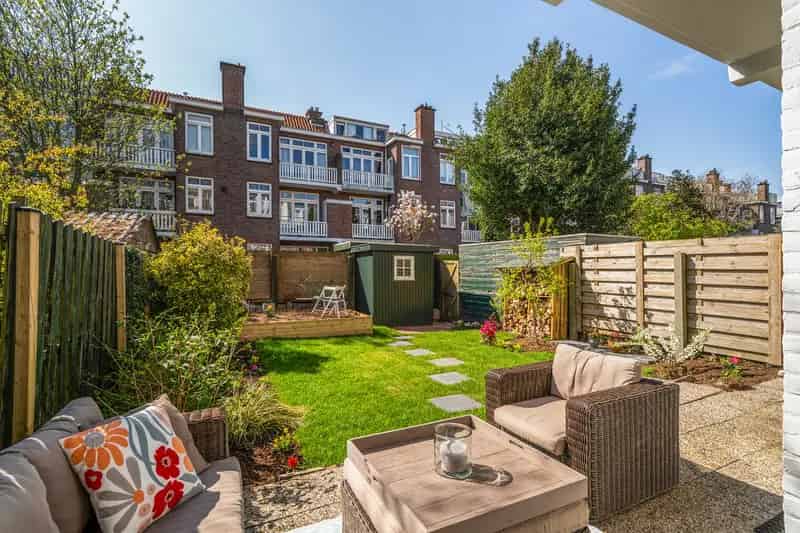 Appartement te koop Den Haag: 2 slaapkamers, tuin, energielabel B