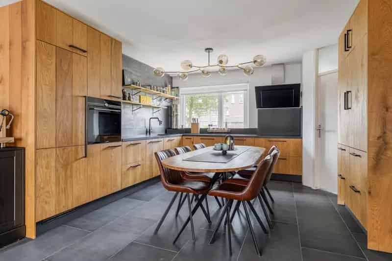 Royale gezinswoning in Almere Stedenwijk 4 slaapkamers Energielabel A