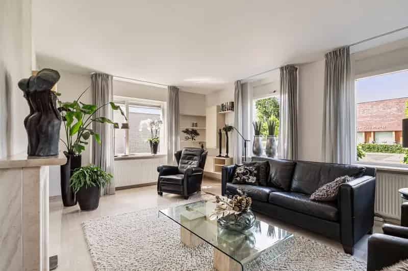 Glashorst 15 Scherpenzeel: Ruime woning met diepe tuin