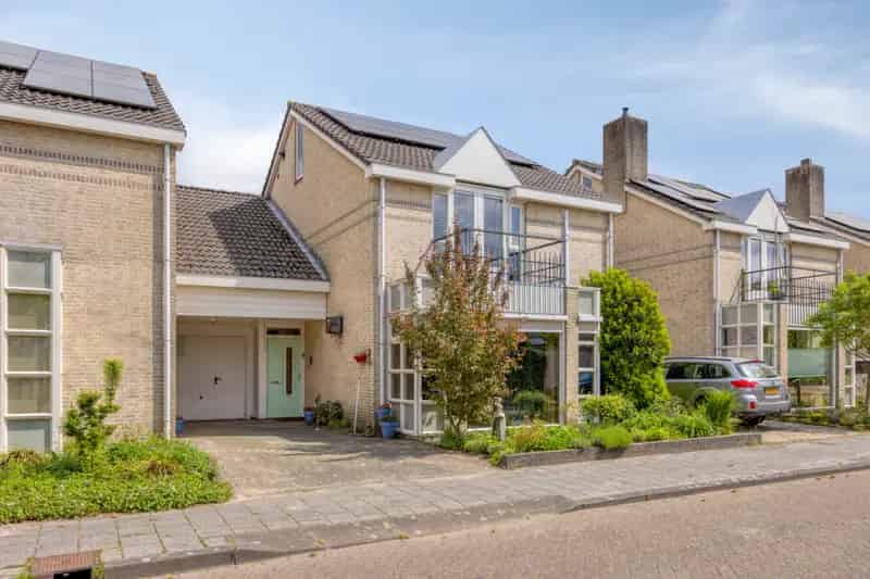 Ruime geschakelde woning Eindhoven Zuid 3 slaapkamers garage zonnepanelen