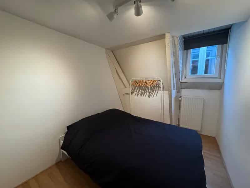 Internationale Ruime Kamer Rotterdam West Nabij Station