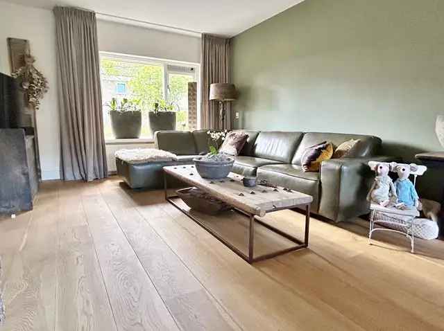 Tussenwoning Elburg 4 Kamers 114m2 te Huur