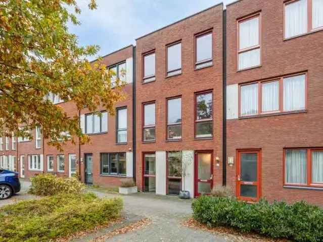 Eengezinswoning met dakterras in Purmerend Weidevenne