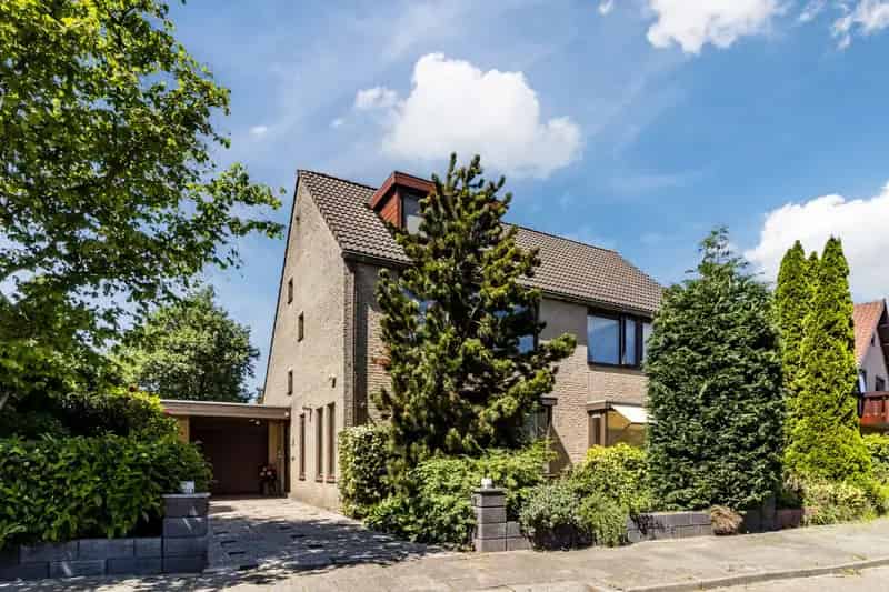 Huis te koop Bergschenhoek: 5-kamer woning aan het water