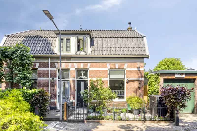 2-onder-1-kapwoning Hilversum: Ruimte, charme en ideale ligging