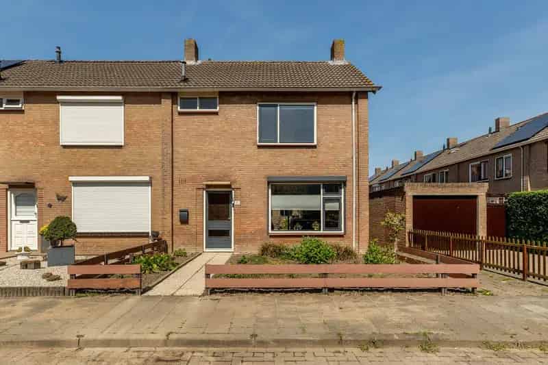 Gerenoveerde Hoekwoning Fijnaart 3 slaapkamers moderne keuken badkamer