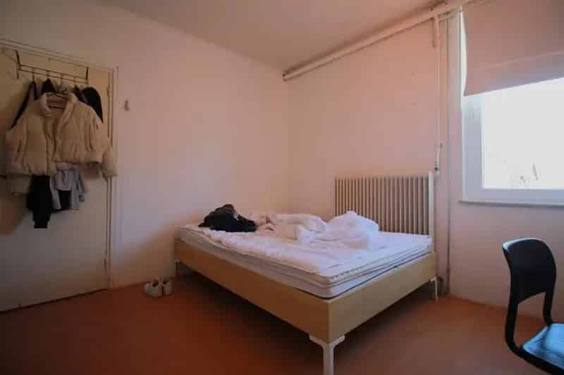 Furnished spacious studentroom located at