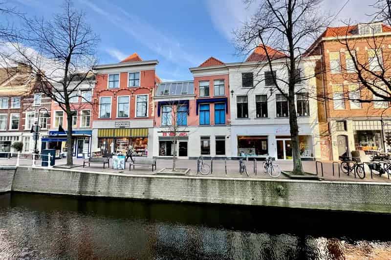 Winkel te huur Delft 146m2 Gracht Renovatiemogelijkheden