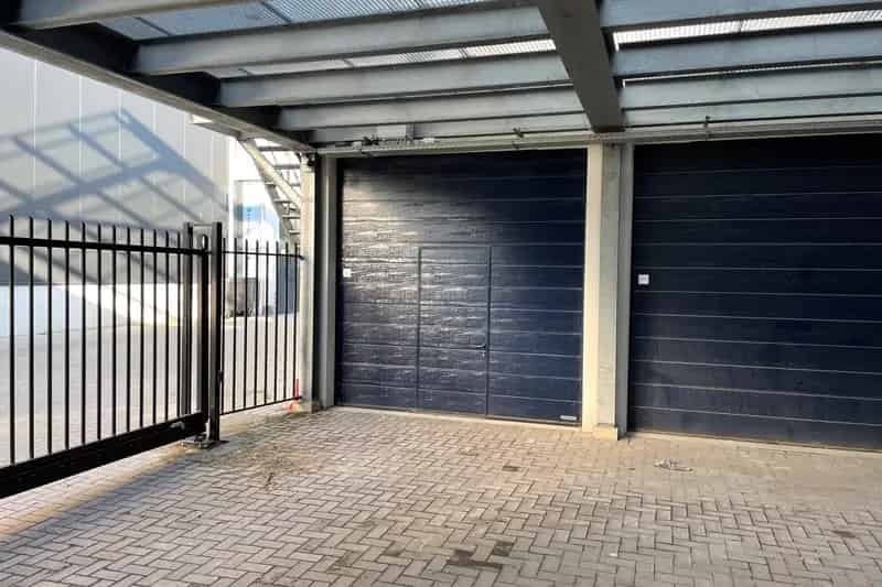 Garagebox Delft 28m2  Bedrijfsruimte Opslag