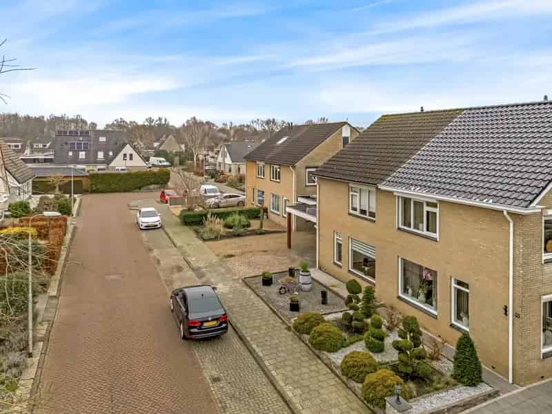 Ruime Tweekapper 4 slaapkamers Grote Tuin Zonnepanelen