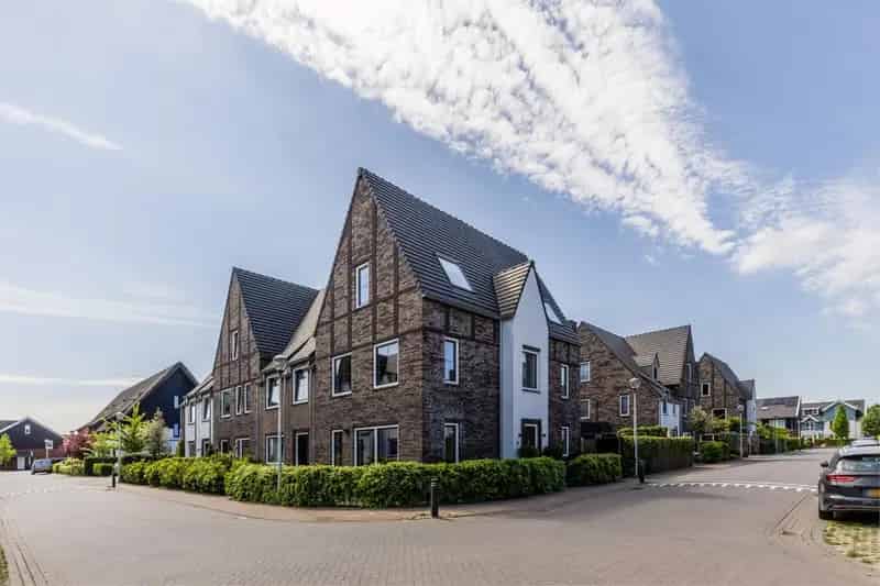 Ruim hoekhuis 168m2 Ackerswoude 4 slaapkamers grote tuin
