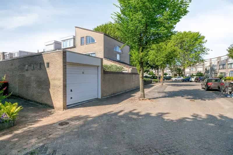 Hoekwoning met Zwembad en Zonnepanelen Kindvriendelijke Wijk