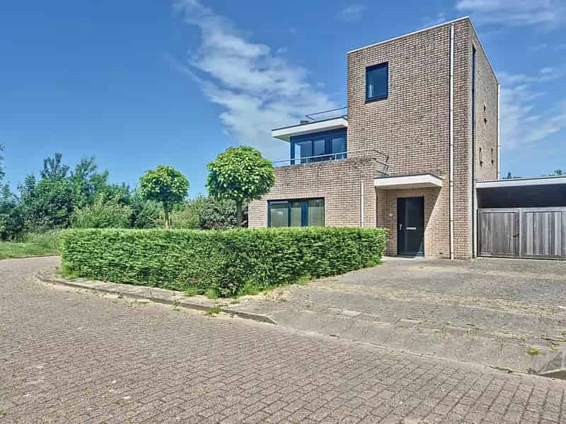 5 Slaapkamers, Diepe Garage, Rustige Ligging