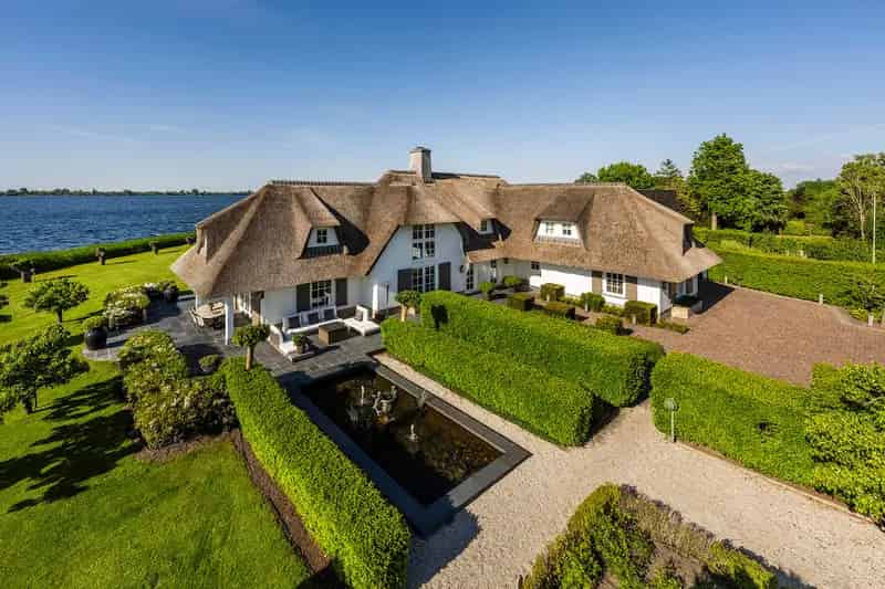 Herenhuis te koop aan de Westeinderplassen