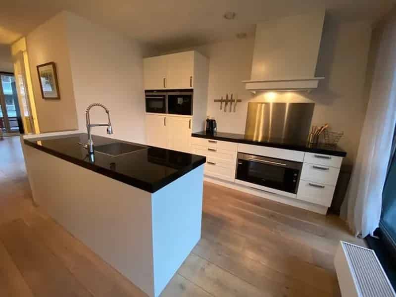 3 Slaapkamer Appartement 120m2 Garage 2010